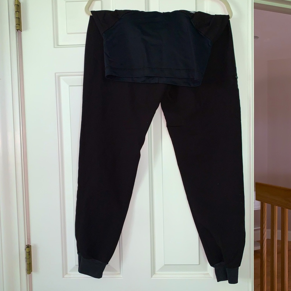 Figs Zamora XS maternity scrub pant in black